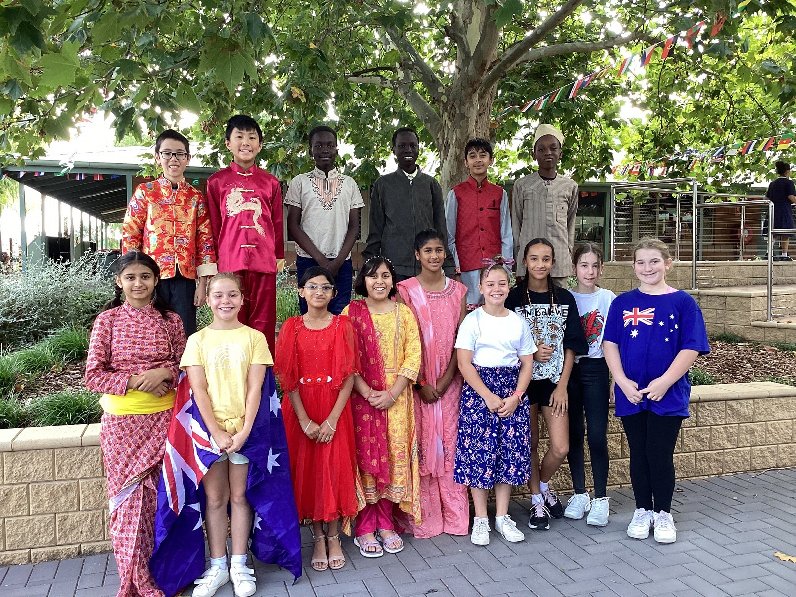 Các hoạt động ngoại khóa và hỗ trợ học viên quốc tế 