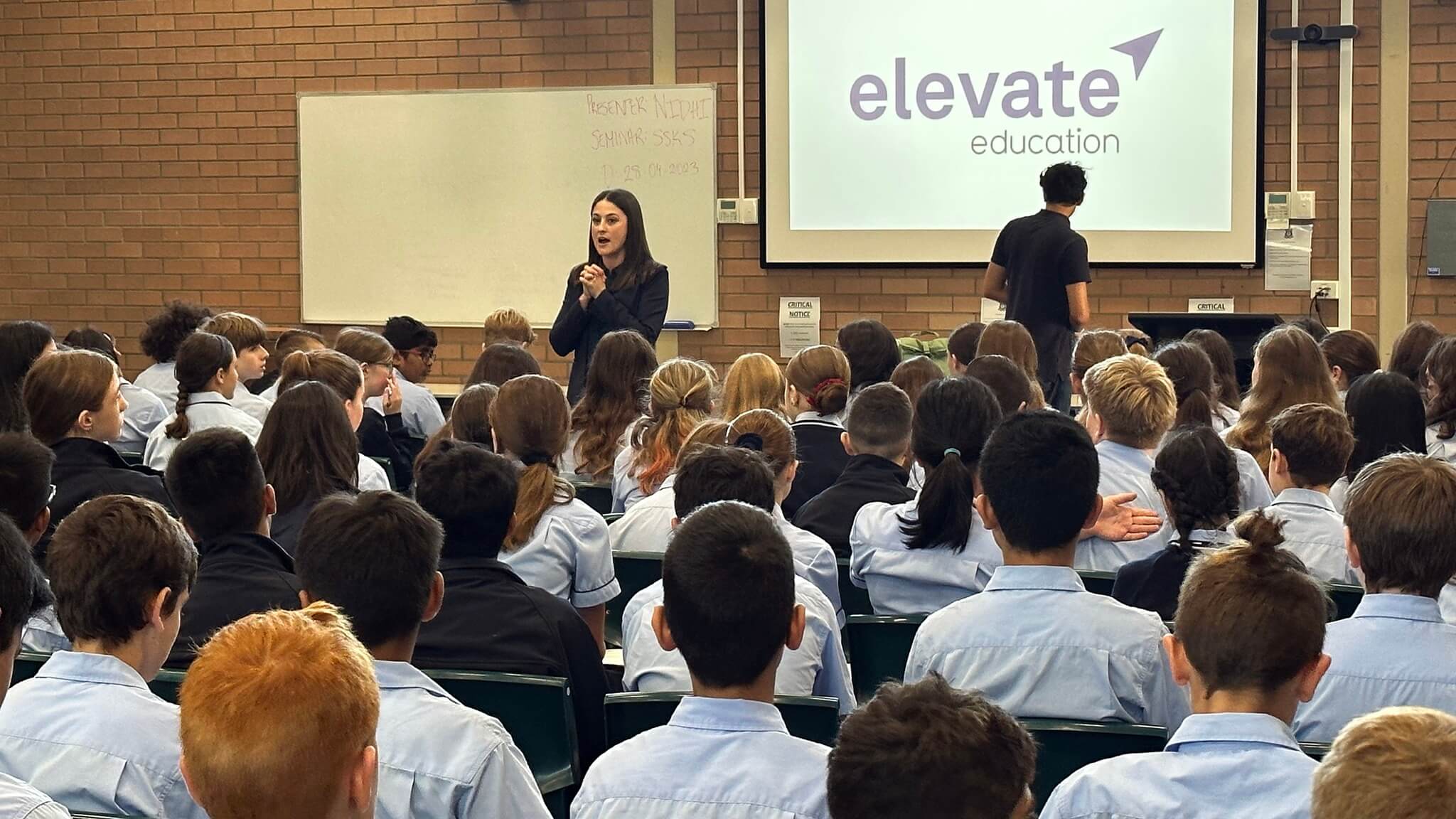 Chương trình giảng dạy