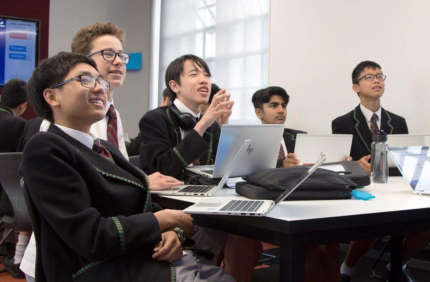 Melbourne High School chương trình học