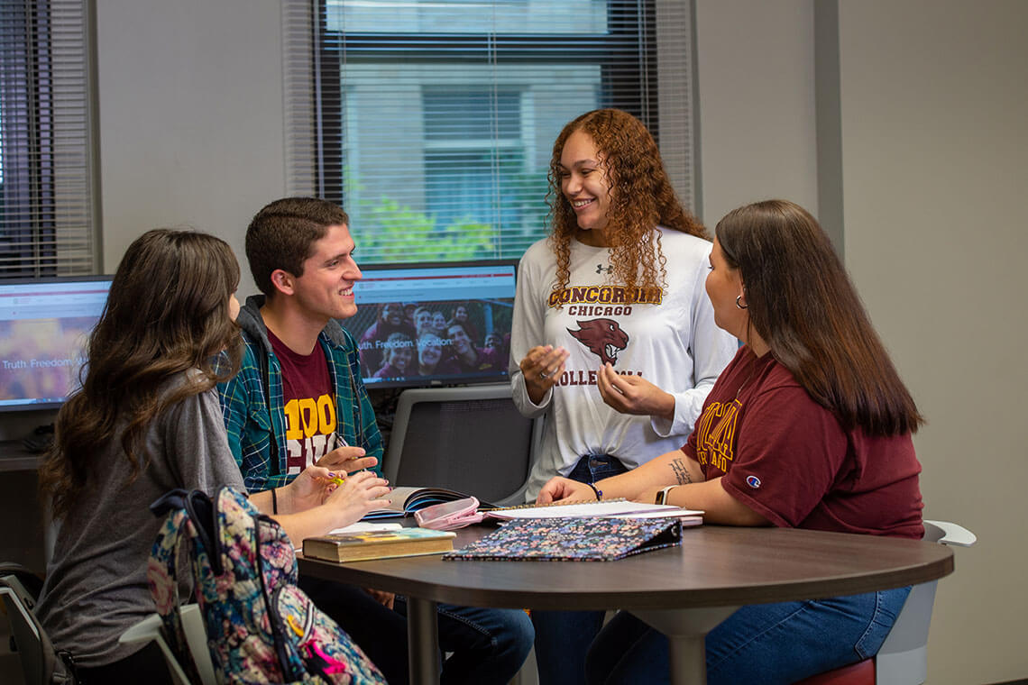 Chương trình học thuật và đào tạo