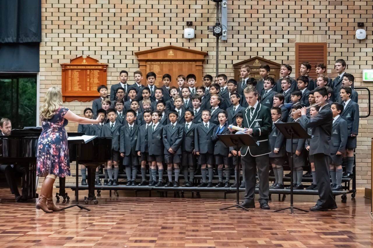 Chuyên môn về âm nhạc và Nghệ thuật Biểu diễn