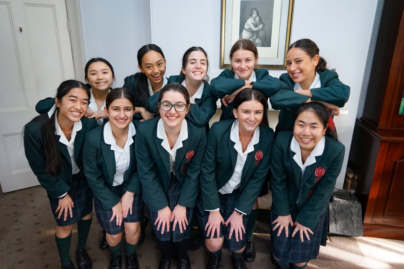 Hoạt động ngoại khóa và dịch vụ hỗ trợ học sinh quốc tế