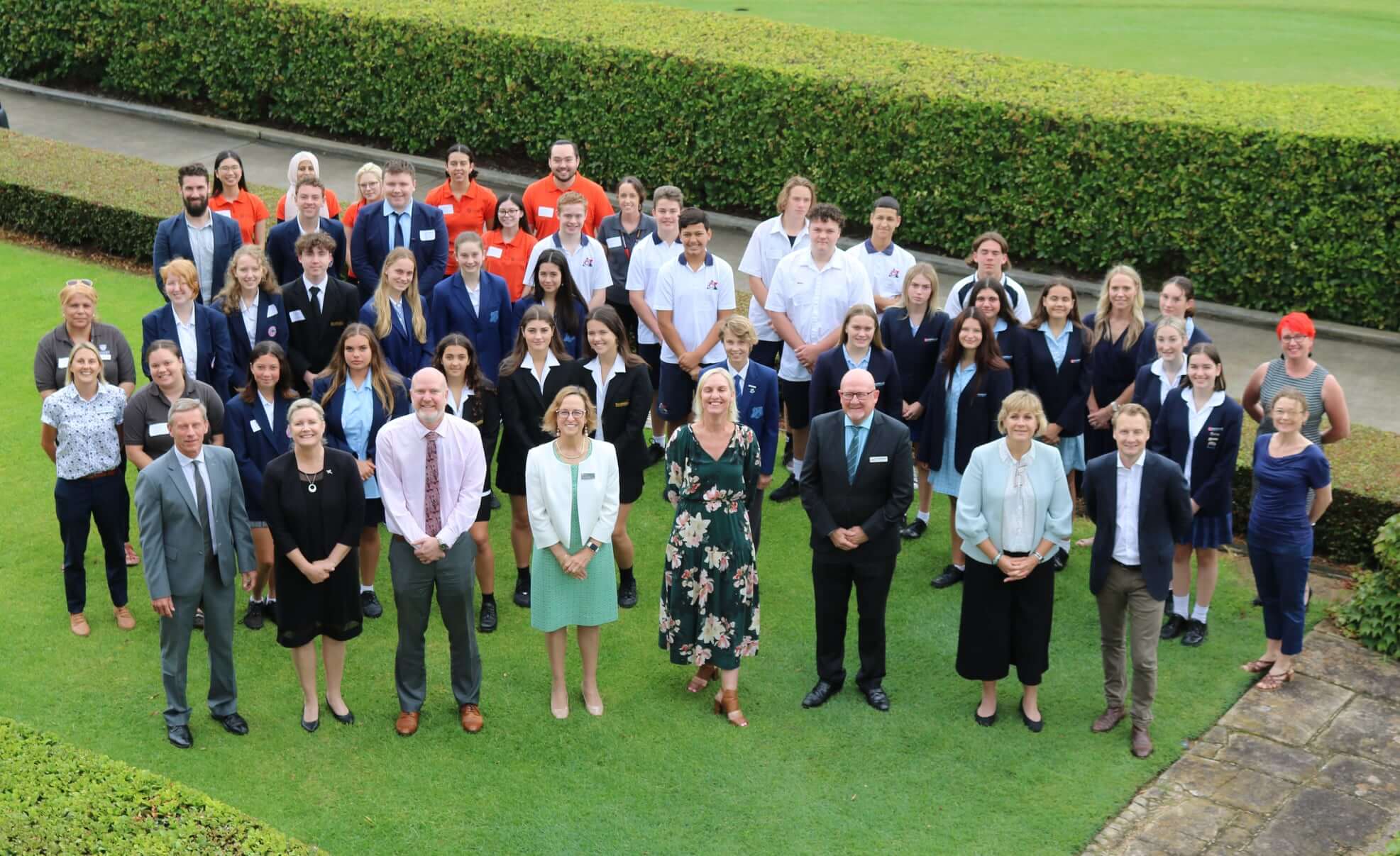 Môi trường đa văn hóa, tôn trọng và hỗ trợ nhau