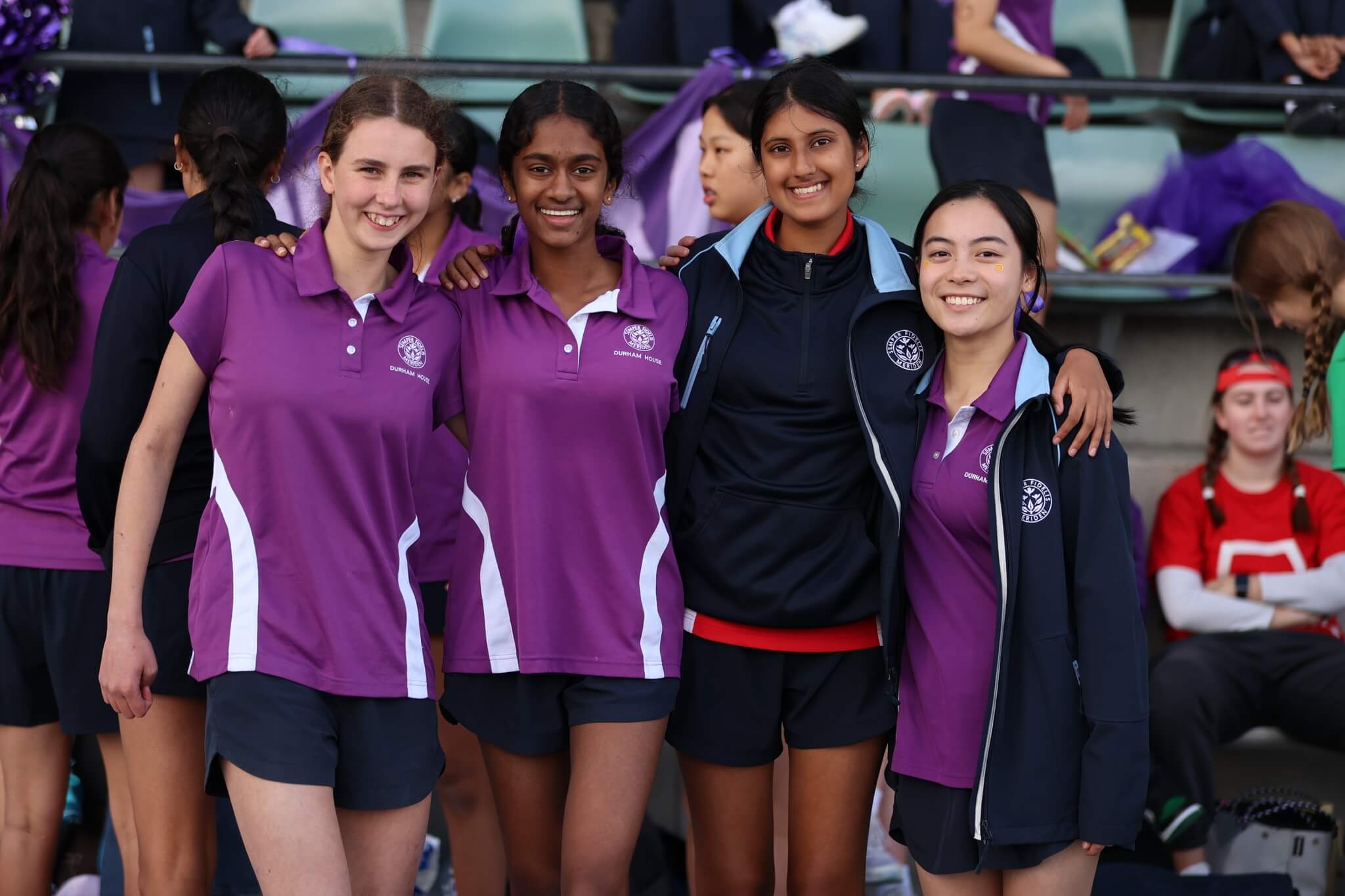 Chương trình đào tạo, thể thao và ngoại khóa