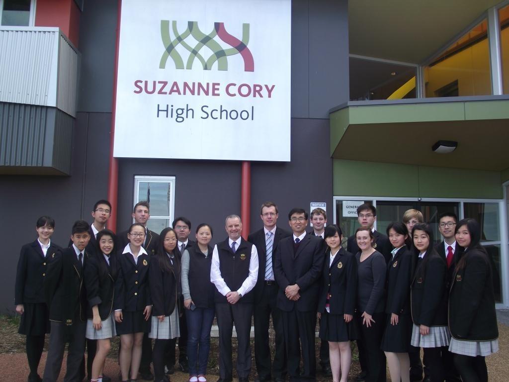 Thông tin chung về Suzanne Cory High School 