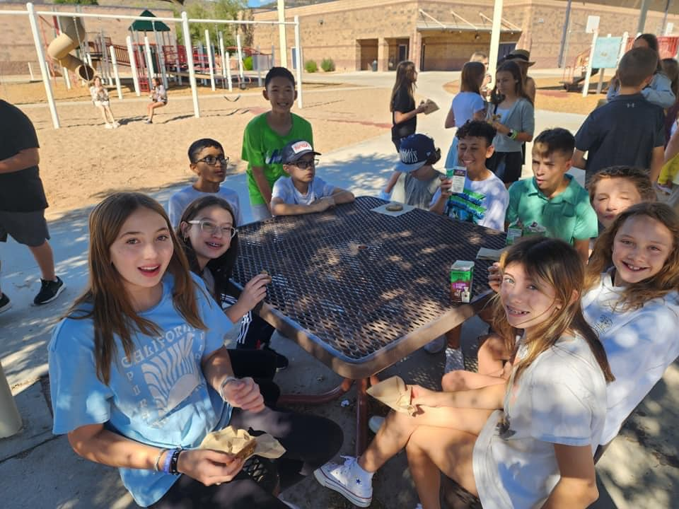 hoạt động ngoại khóa trường trung học Deer Valley Unified School District