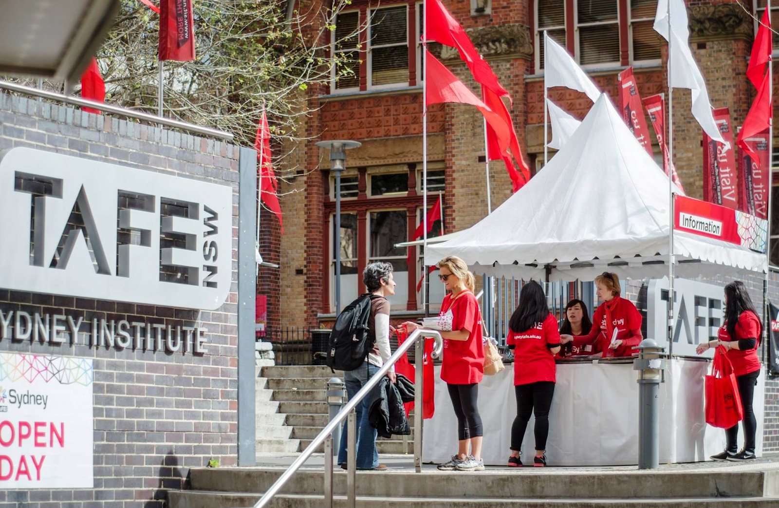 Được hưởng nhiều quyền lợi cho sinh viên