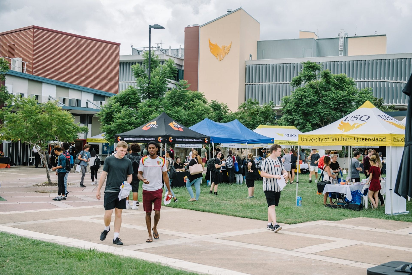 hoạt động sinh viên Đại học Công nghệ Queensland ÚC