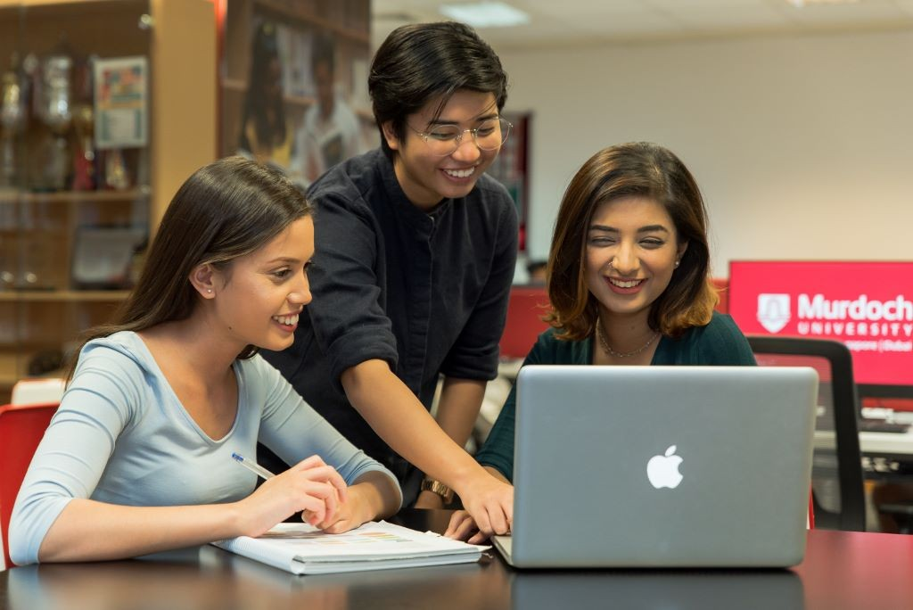 Cơ hội việc làm và mức lương