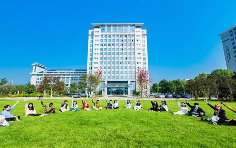 Khuôn viên Đại học Trung Y Dược Hồ Nam